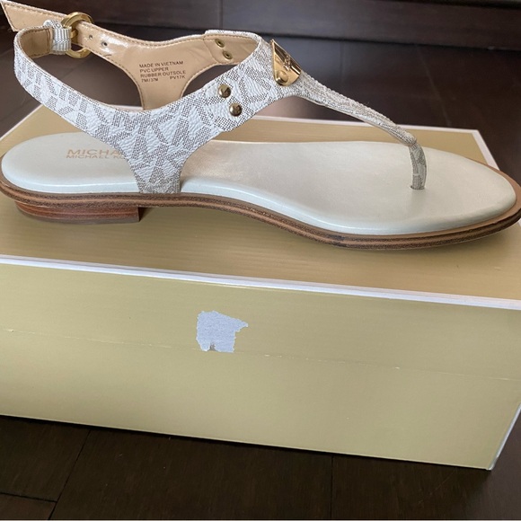 Michael Kors plate thong sandals with mini MK logo size 7M Like new with box. - Picture 7 of 10